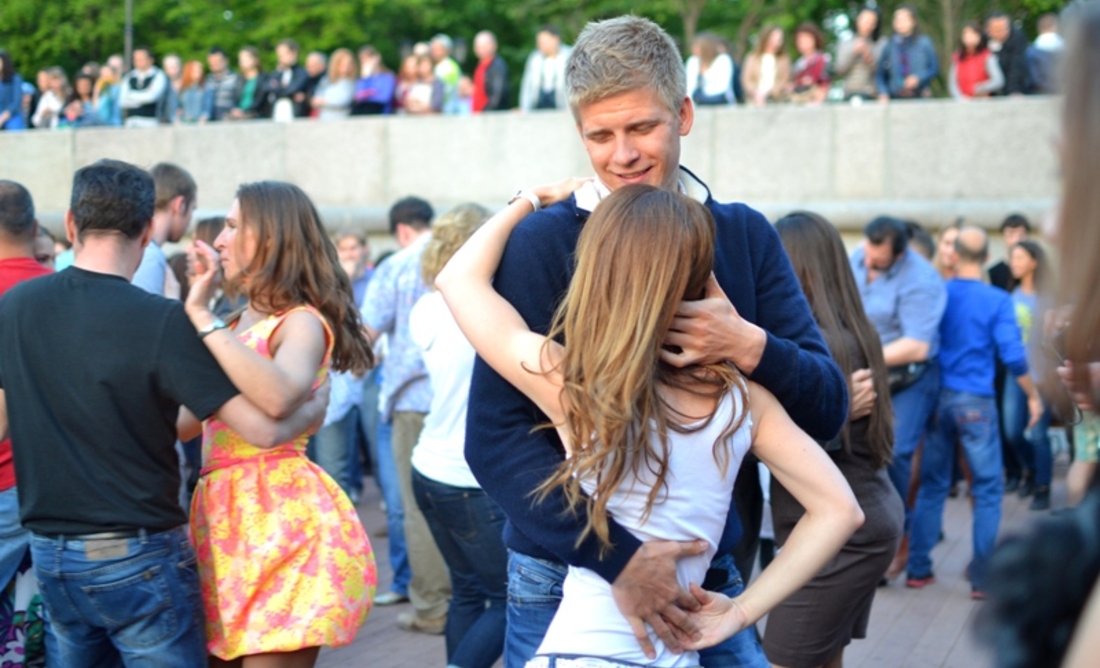 Танцы на набережной (в Парке Горького) под живой звук. 26 июля 2014 быть всем!